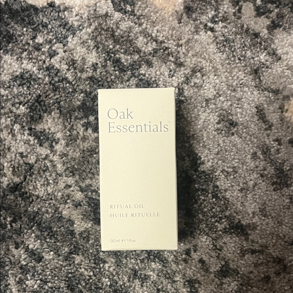 Essentials Antioxidant Rich Oil in Cream Packaging